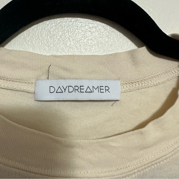 Daydreamer Def Leppard Longsleeve Cropped Graphic Tee - Picture 6 of 7